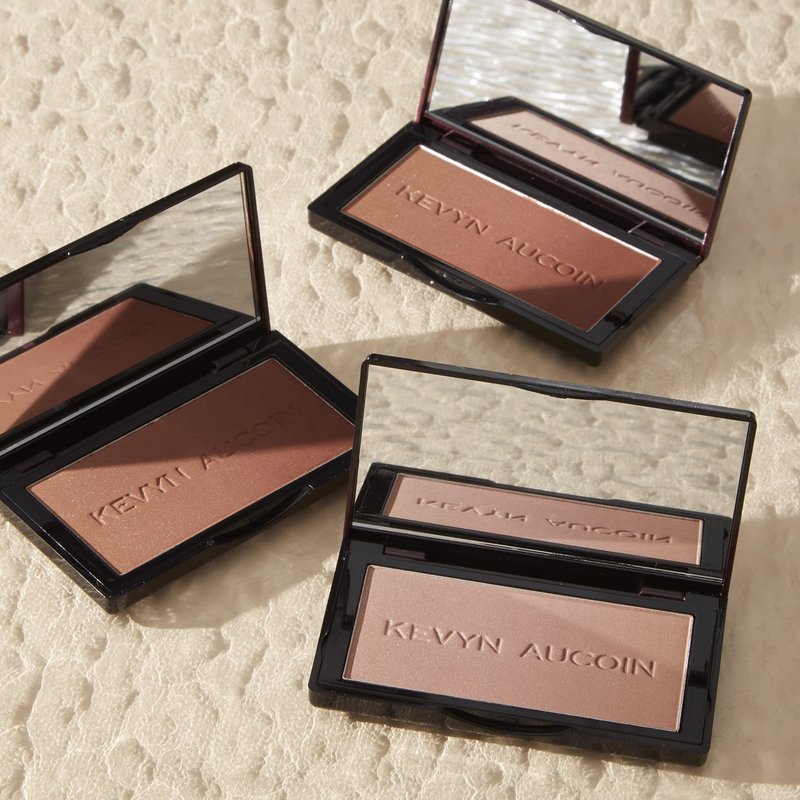 Kevyn Aucoin The Neo-Bronzer, Sundown Deep: 3 in 1 makeup palette. Highlighter, blush & bronzer in one smooth gradient makeup compact. Shimmer & matte in light, medium & deep. Sun-kissed to bronzed.