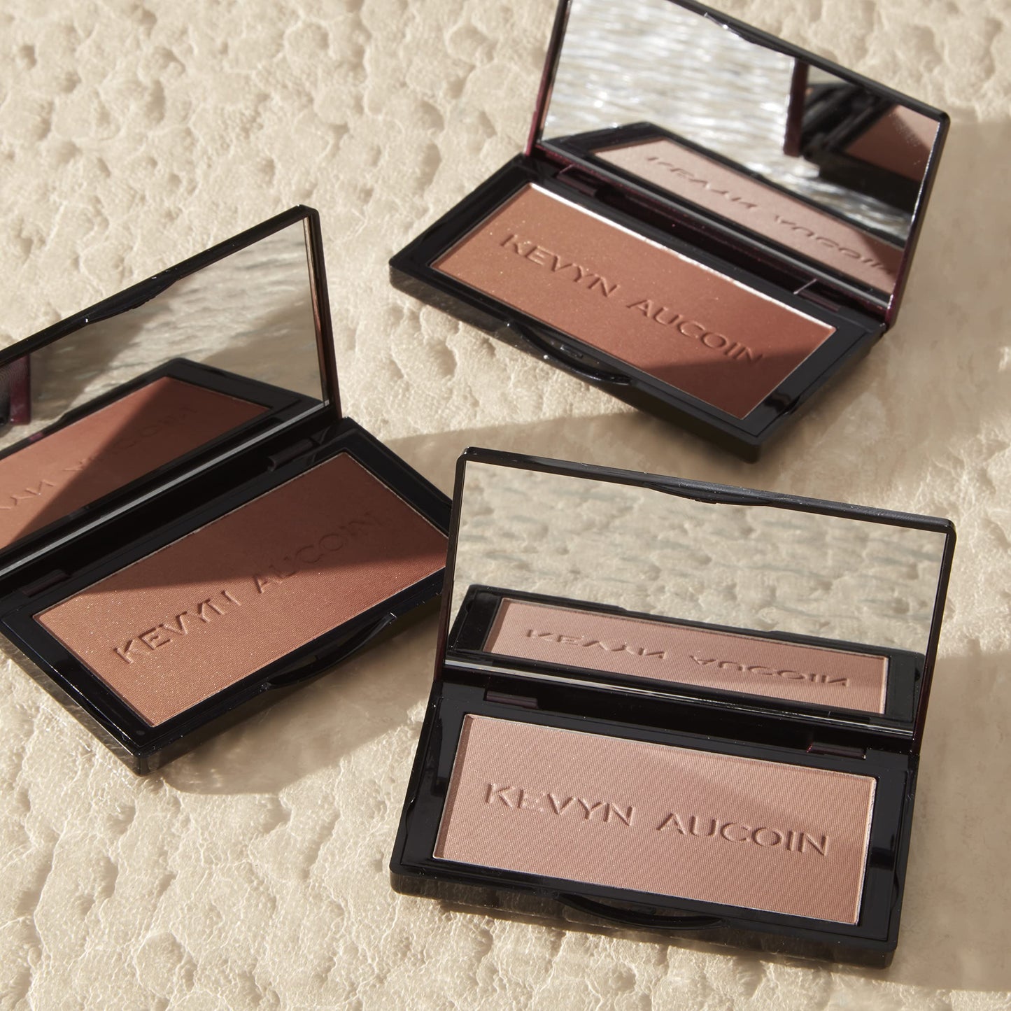 Kevyn Aucoin The Neo-Bronzer, Sundown Deep: 3 in 1 makeup palette. Highlighter, blush & bronzer in one smooth gradient makeup compact. Shimmer & matte in light, medium & deep. Sun-kissed to bronzed.
