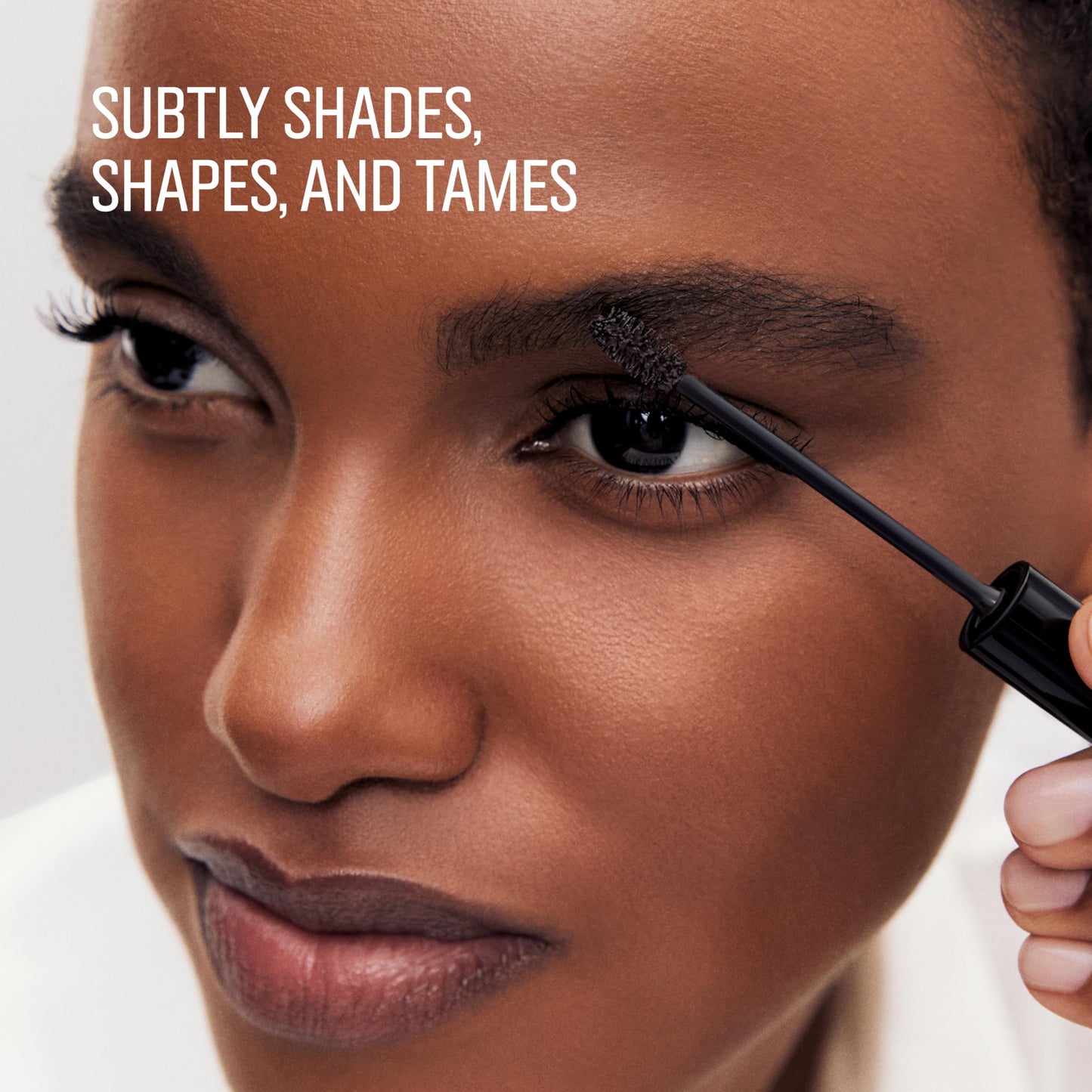 Bobbi Brown Natural Brow Shaper | Versatile Eyebrow Gel for Natural-Looking Brows|Shade, Shape, & Tame, Soft Black