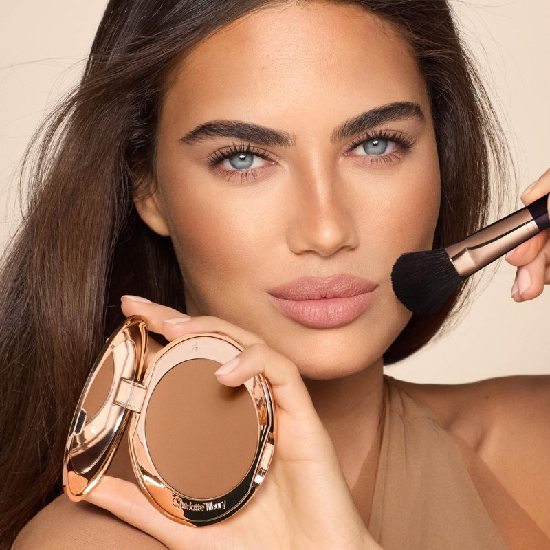 Charlotte Tilbury Airbrush Matte Bronzer - Smoothing & Blurring Powder Bronzer with an Airbrush Finish - Refillable Makeup Infused with Silky Mica & Hyaluronic Acid - 1 Fair