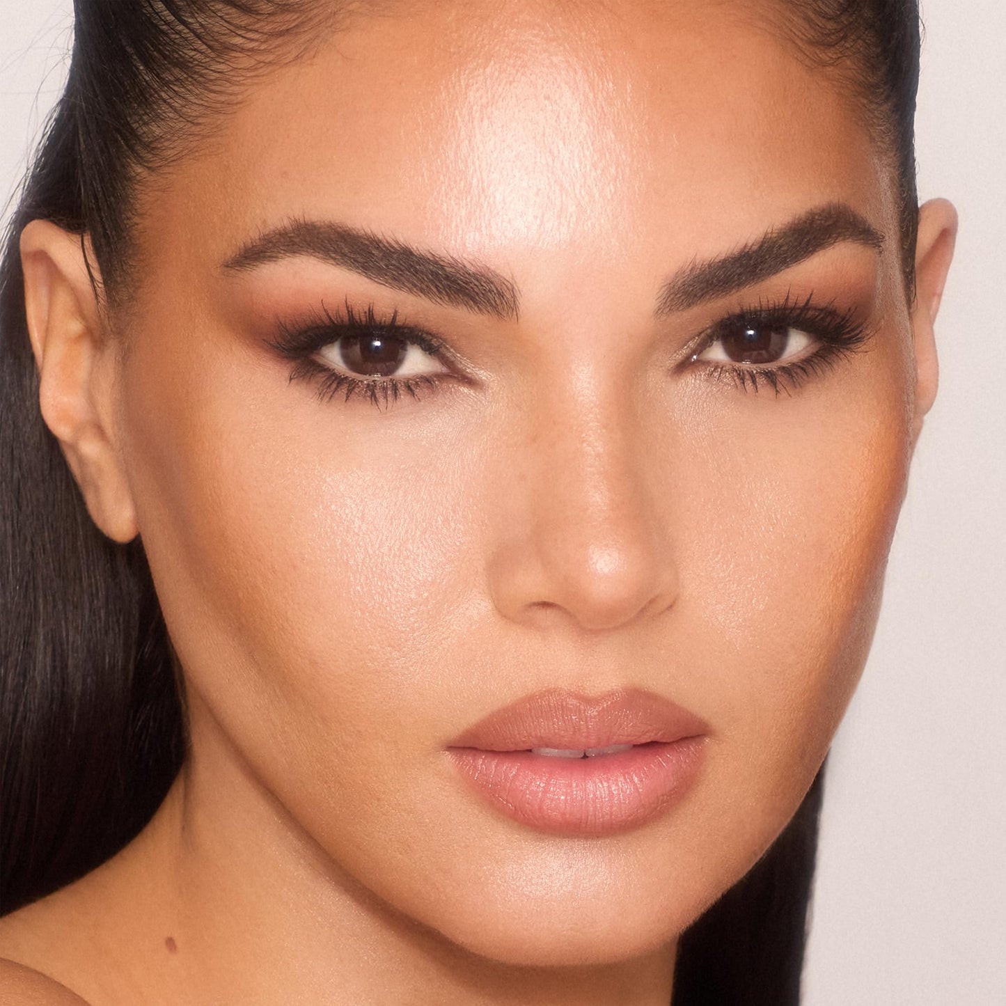 Charlotte Tilbury Unreal Skin Tint & Sheer Glow Hydrating Foundation Stick - Cream Foundation Makeup with Sheer-to-Light Coverage & a Buildable Formula - Blurring, Smoothing & Nourishing - 7.5 Medium