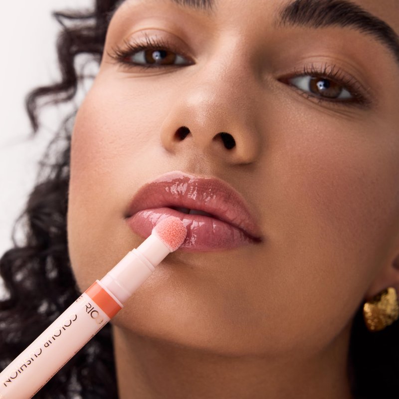 Catrice Colour Cushion Juicy Lip Oil | High-Shine, Non-Sticky Gloss with Nourishing Oils | Cushion Applicator & Twist-Up Pen | Vegan & Cruelty Free (010 | Bae Watch)