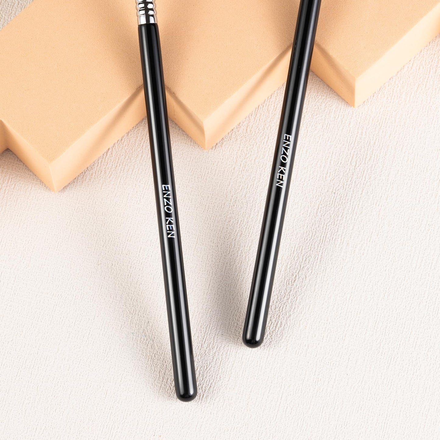 ENZO KEN Natural Goat Hair Eyeshadow Brush, Small Blending Eye Shadow Brush, Eye Shadow Blending Brushes, Eye Blending Brush, Nose Contour Brush, Eyeshadow Blending Makeup Brushes. (E904S)