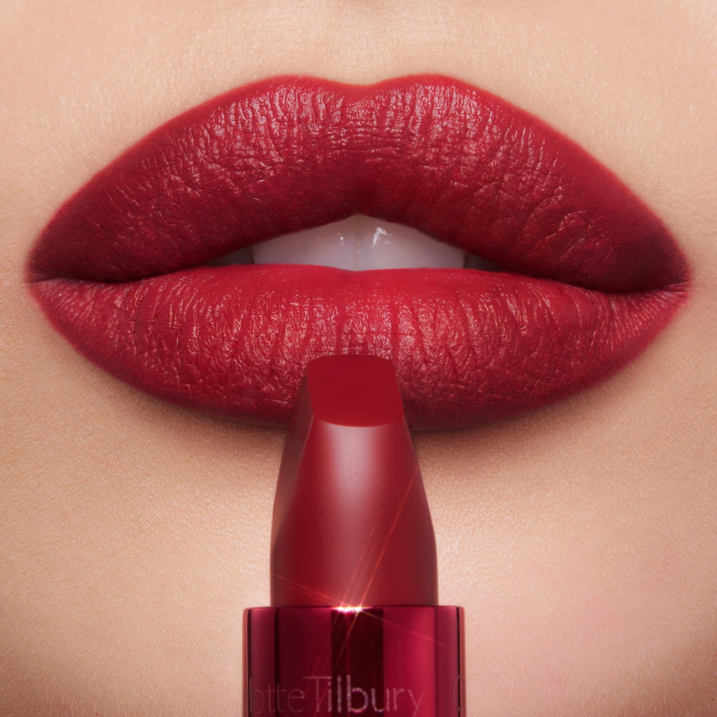 Charlotte Tilbury Matte Revolution Lipstick - Long Lasting, Matte Lipstick, Giftable Beauty Essential with Buildable Color & Lip-Loving Ingredients - Creamy, Easy to Blend Formula - Cinematic Red