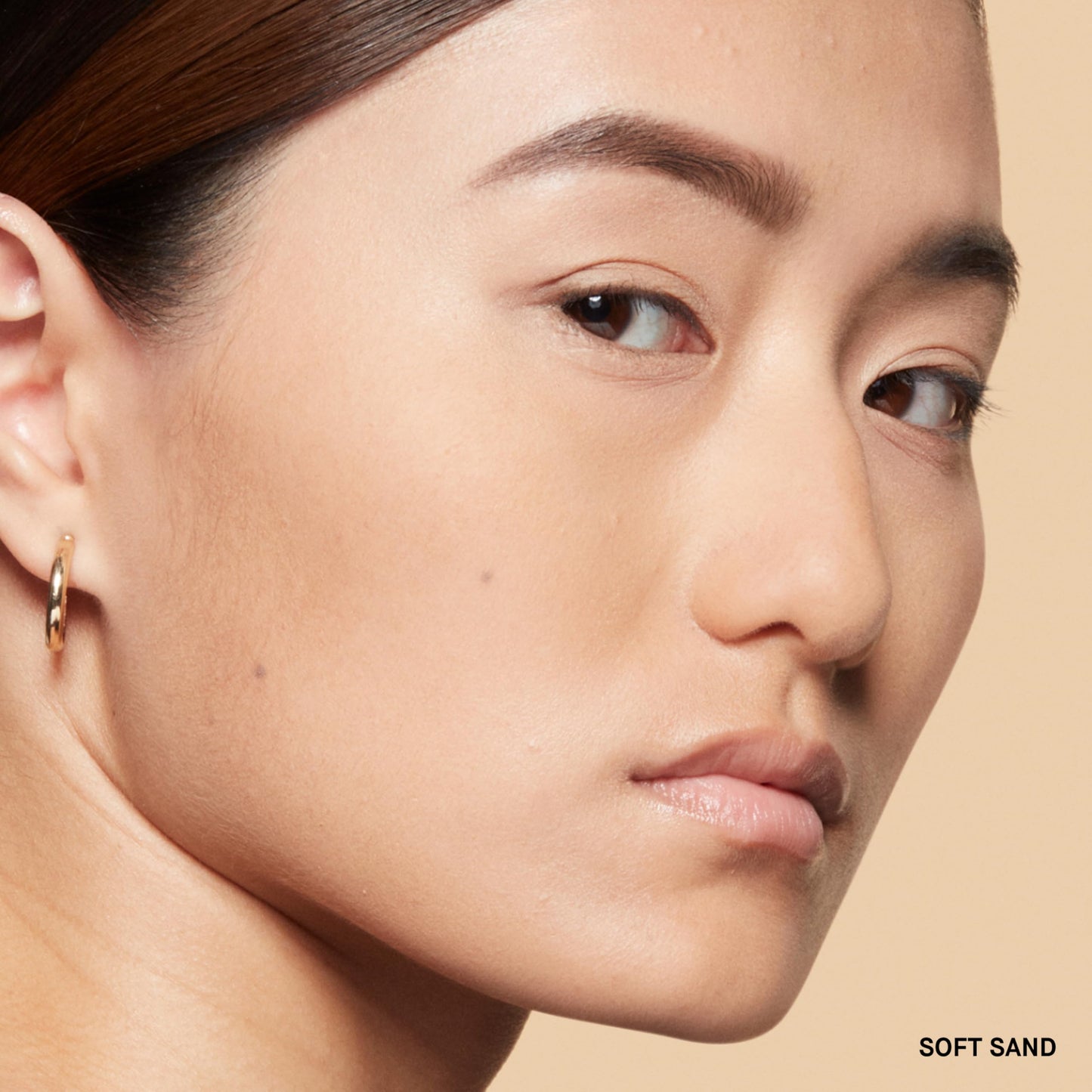 Bobbi Brown Sheer Finish Pressed Powder | Oil-Absorbing, Mattifying Setting Powder for All-Day Shine Control | Includes Puff, 0.32 Ounce, Soft Sand