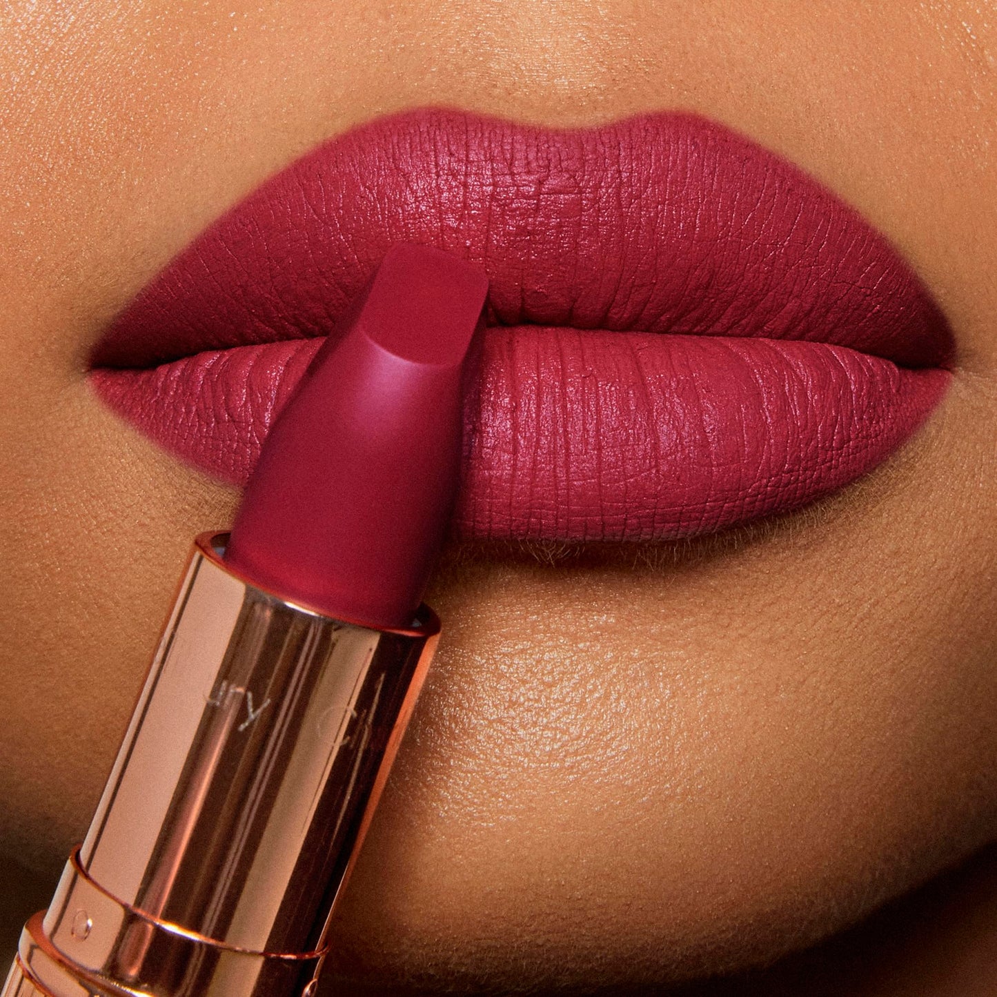 Charlotte Tilbury Matte Revolution Lipstick - Long Lasting, Matte Lipstick, Giftable Beauty Essential with Buildable Color & Lip-Loving Ingredients - Creamy, Easy to Blend Formula - The Queen