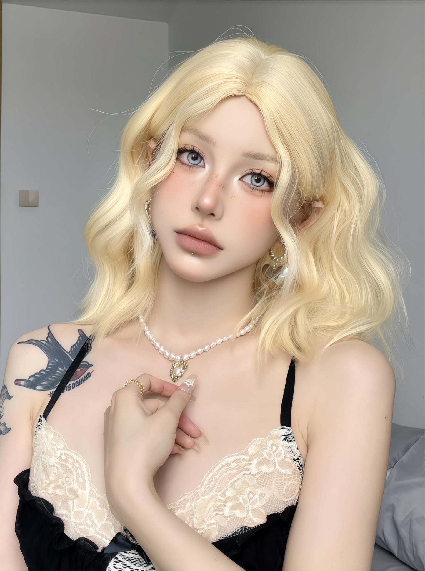 Aadesso Golden Blonde Long Wavy Wig 65cm Center Part Daily Synthetic Hair for Women East Asian Fashion K-pop Style Soft Waves Heat Resistant wig cap (25.6 Inch)
