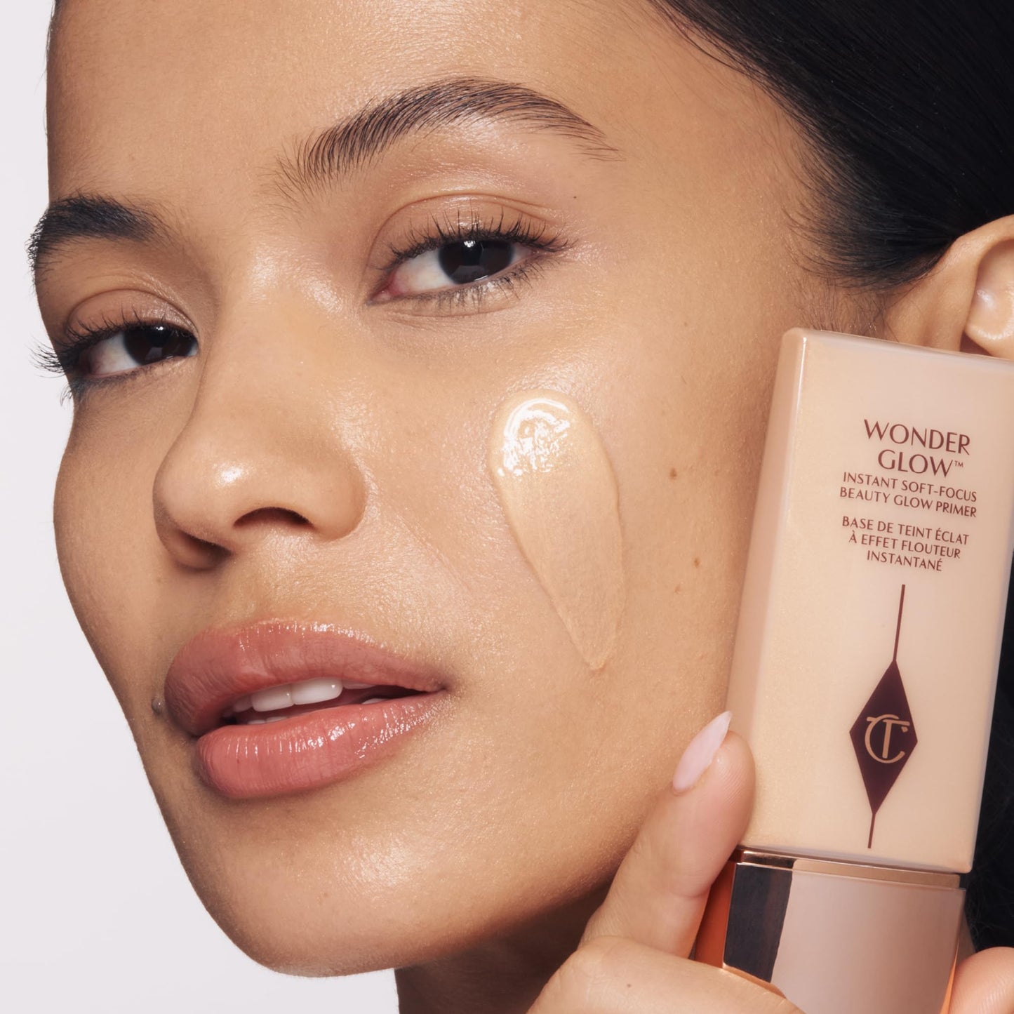 Charlotte Tilbury Wonderglow Face Primer - Soft-Focus, Illuminating Dewy Primer to Hydrate & Blur the Look of Imperfections, Fine Lines & Wrinkles - Infused with Hyaluronic Acid & Rosehip Oil (15ml)