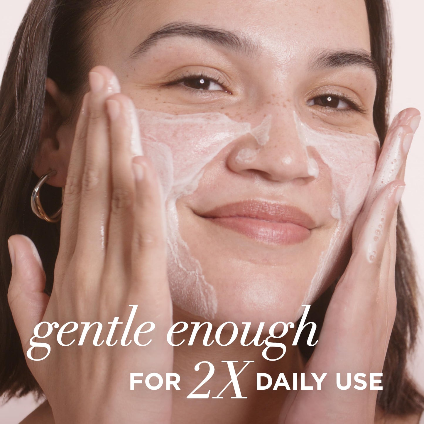 IT Cosmetics Confidence in a Cleanser Travel - Hydrating Serum Foaming Face Wash With Hyaluronic Acid & Ceramides, Gentle Makeup Remover, Skin Barrier Support, Non-Stripping, Sulfate-Free - 1.7 fl oz