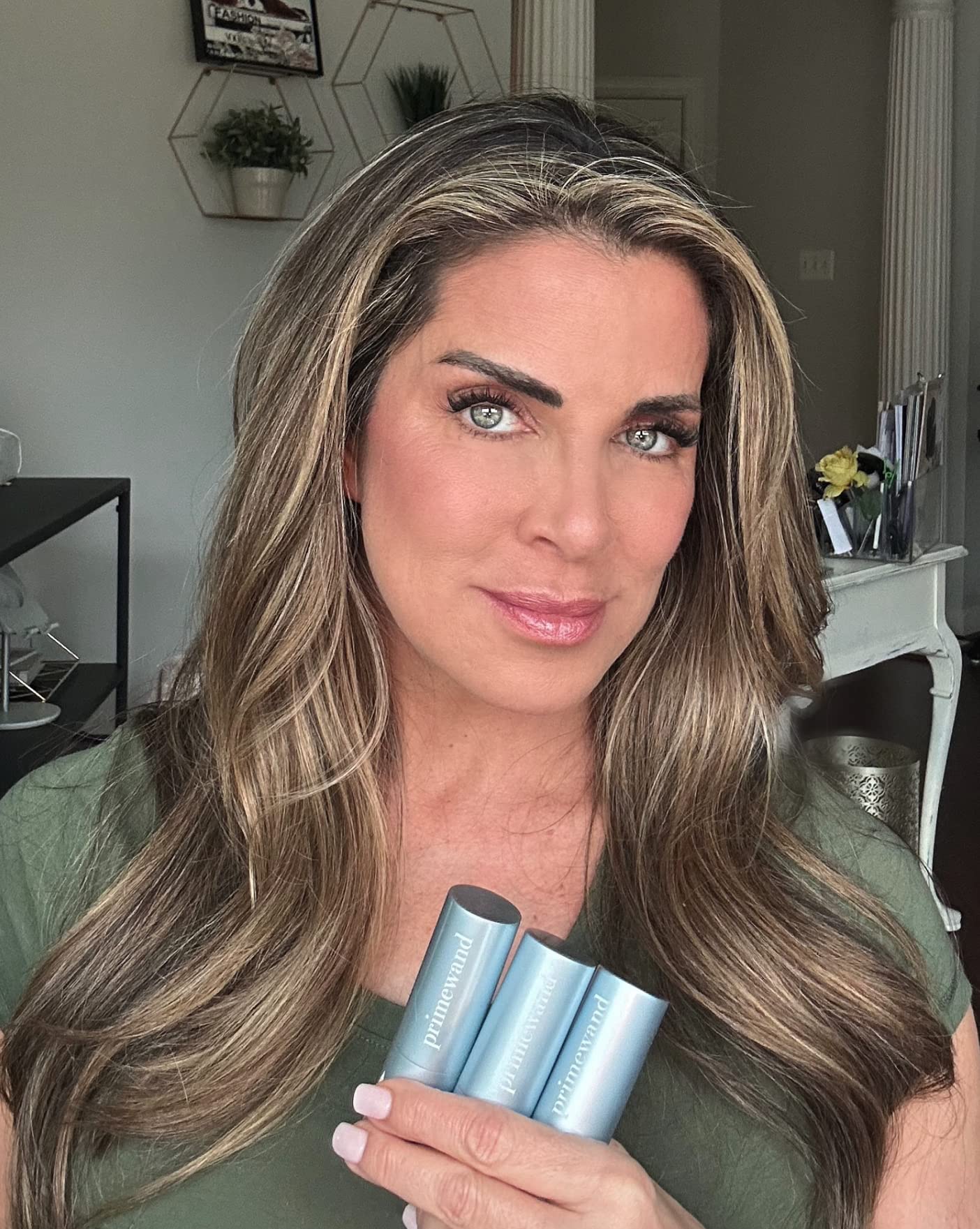 Prime Prometics PrimeWand Pearl – Stunning & Natural Pro-Age Makeup Highlighter Stick for Mature Women