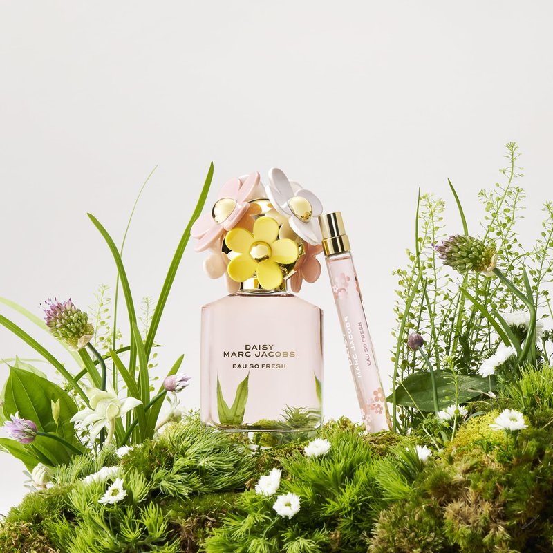 Marc Jacobs Daisy Eau So Fresh Eau de Toilette Travel Spray 0.33 fl oz