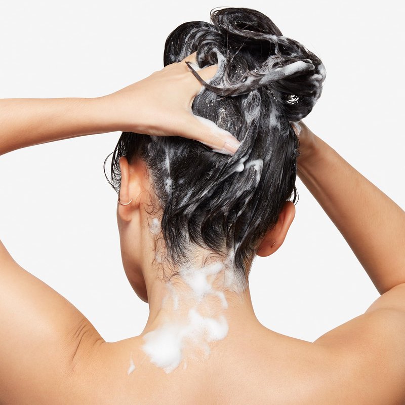 Bumble and bumble. Sunday Weekly Clarifying Shampoo | Gently Deeply Cleanses | Removes Residue Excess Oil + Pollutants | Scalp Care | For All Curly, Wavy, Straight Hair | Standard Size, 8.5 Fl Oz