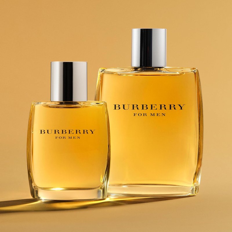 Burberry Classic Eau de Toilette - Woody Men's Cologne with Bergamot, Mint & Sandalwood - Long-Lasting Fragrance