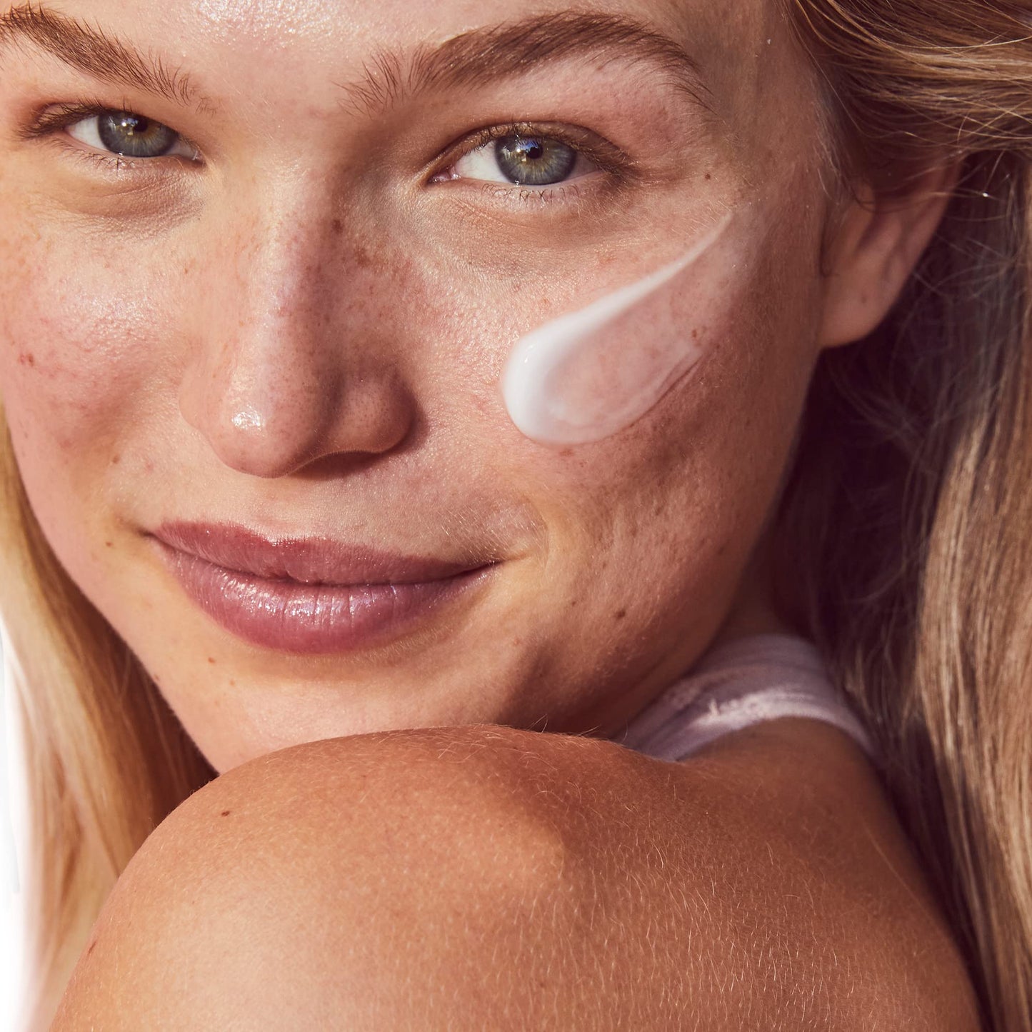 Kopari Peptide Glow Hydrating Moisturizer Face Cream | Hyaluronic Acid, Vegan Coconut Lightweight Cream for Everyday Use, Smooth Skin, Combats Fine Lines and Wrinkles | Cruelty-Free 1.7 oz