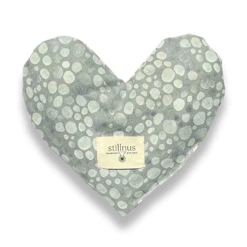 Stillnus Weighted Heart Eye Pillow with Organic Lavender & Flaxseed – Relaxation Gift for Women, Meditation Tool, Mindful Rest, Cooling Eye Mask, Wellness Self-Care Kit