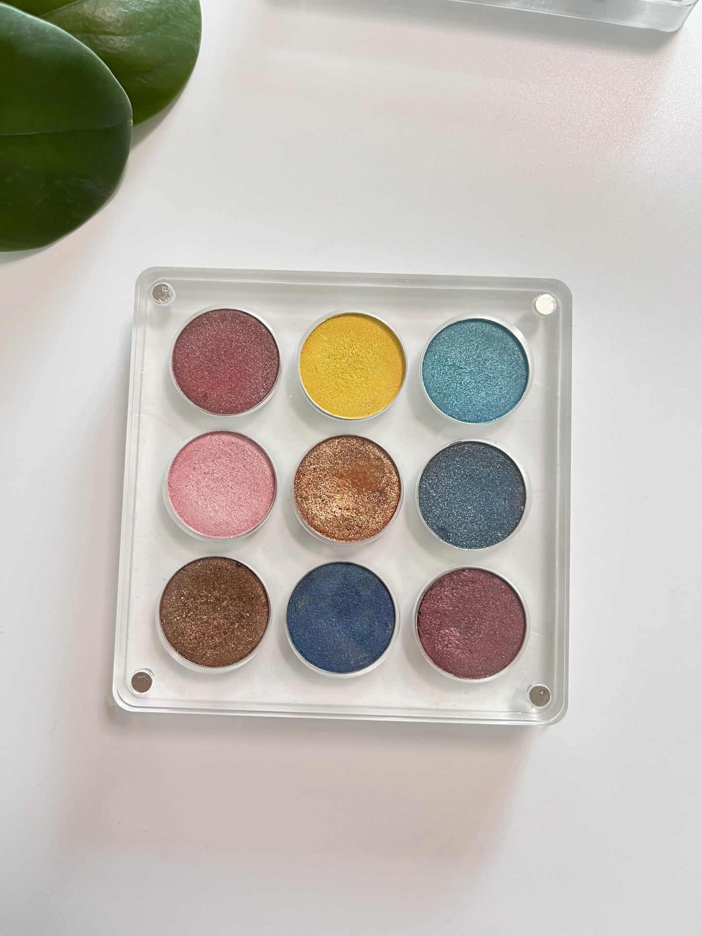 UDTIP New Empty Acrylic DIY Your Own Magnetic Eyeshadow Palette All Transparent Elegant Eye Shadow Makeup Palette Make-up mixing palettes sold empty 26mm*9 holes