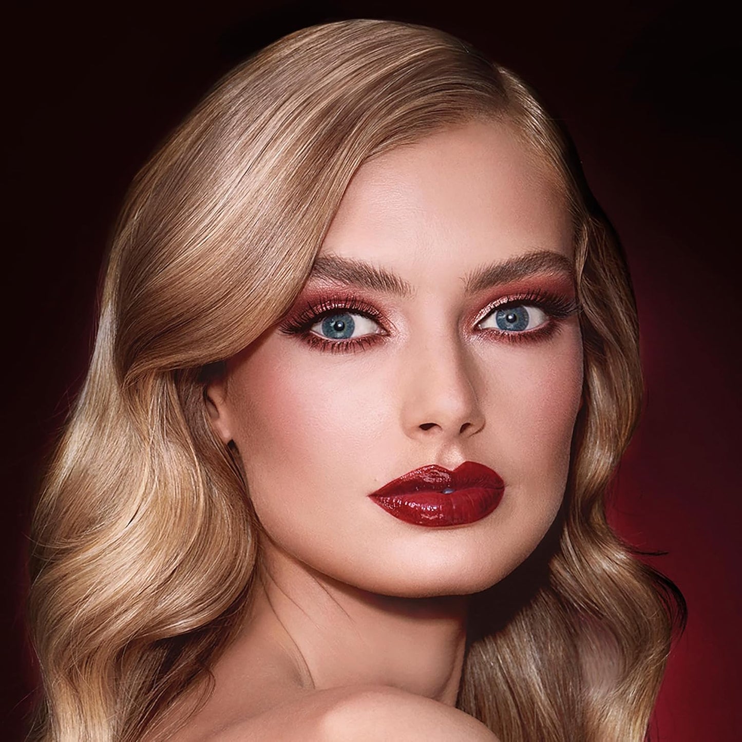 Charlotte Tilbury Cheek to Chic Powder Blush - Two-Tone Radiant Makeup for Buildable Color | Smooth & Luminous Finish