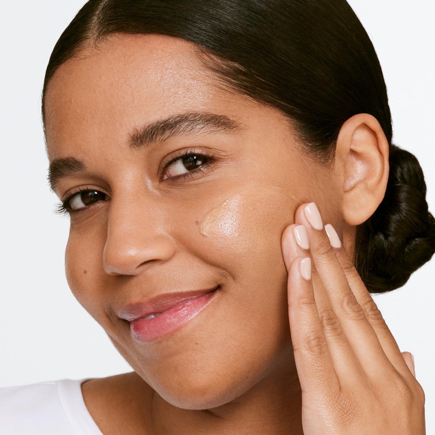 Clinique Moisture Surge Sheertint Hydrator Broad Spectrum SPF 25 | Tinted Moisturizer With SPF, Hyaluronic Acid + Aloe Water | Sheer Coverage, Natural Finish Skin Tint, Light Medium, 1.4 Fl Oz