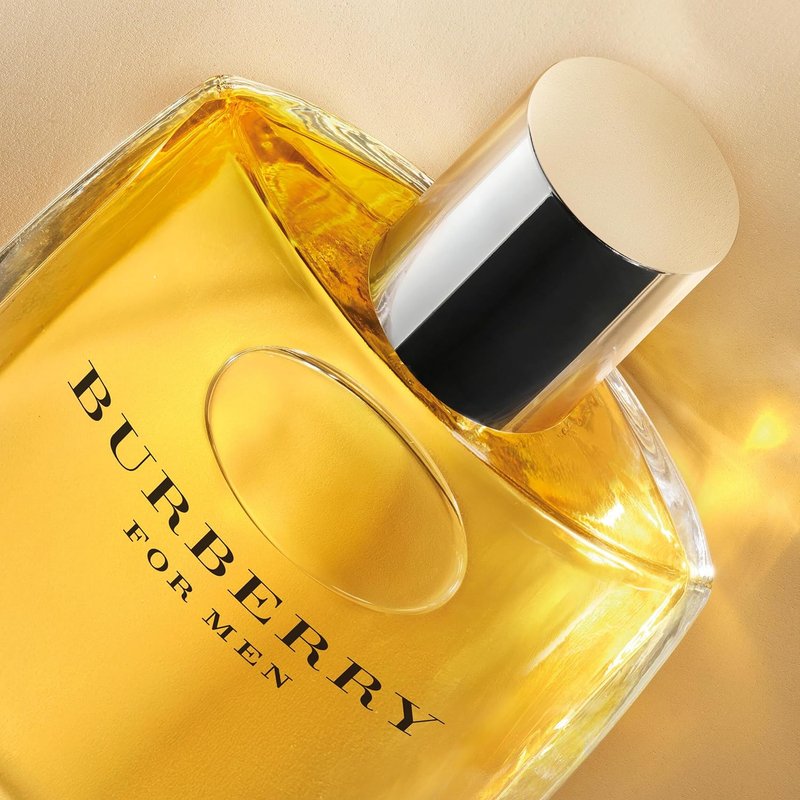 Burberry Classic Eau de Toilette - Woody Men's Cologne with Bergamot, Mint & Sandalwood - Long-Lasting Fragrance