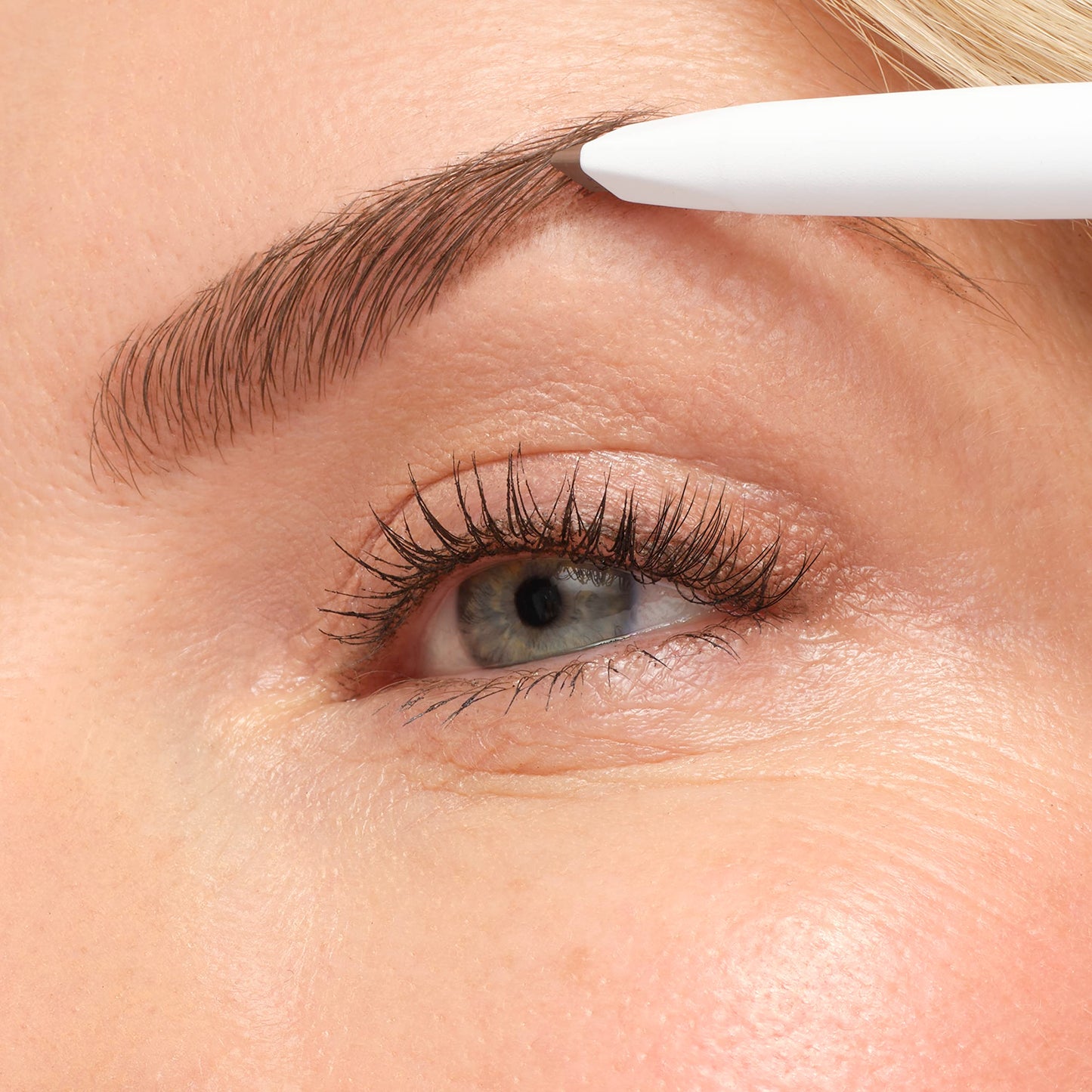 jane iredale PureBrow Shaping Pencil Retractable Pencil + Spoolie Expertly Outlines, Shapes, Fills, & Fluffs, Water-Resistant, Smudge-Proof Formula