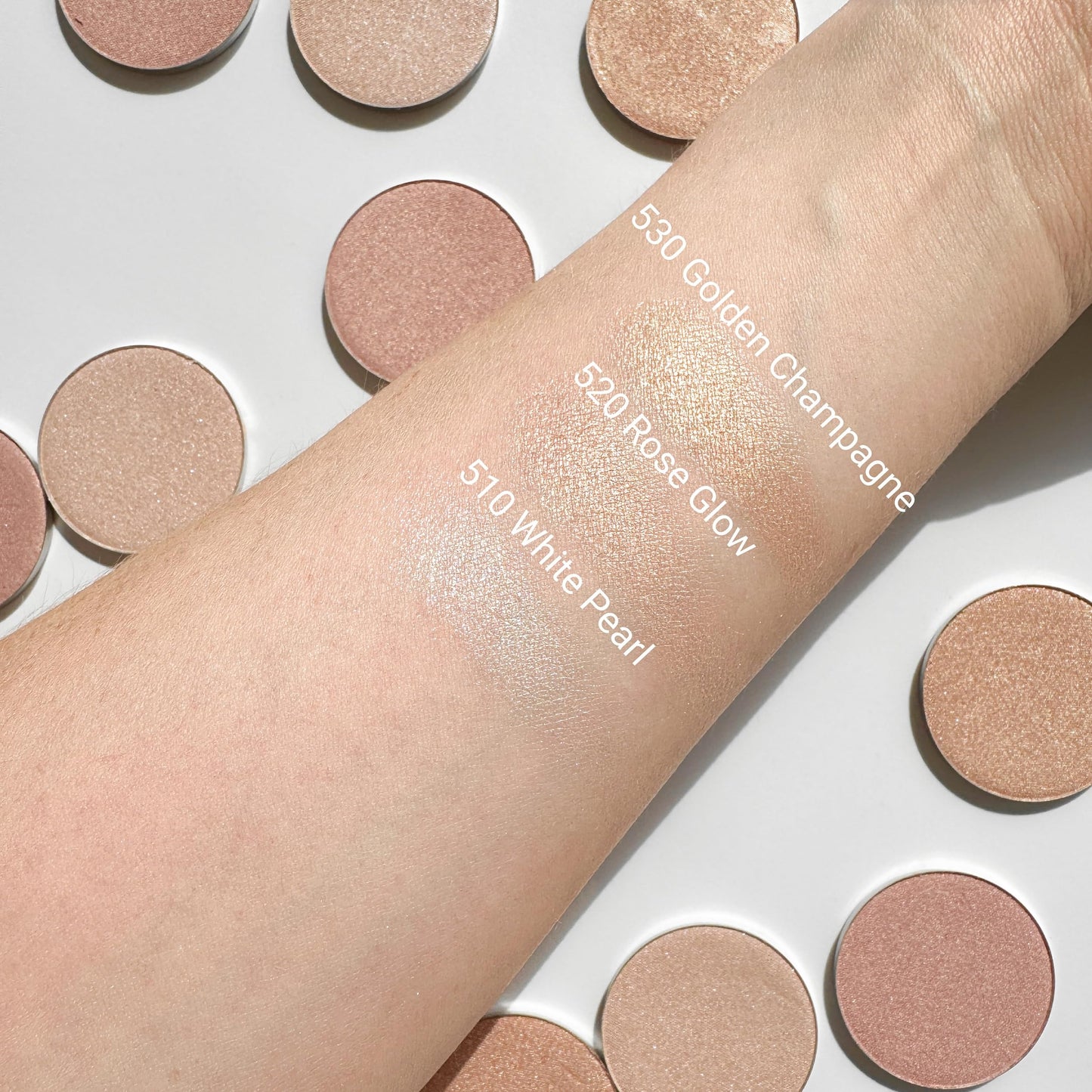 Sandstone Scandinavia Hypoallergenic Powder Highlighter (Golden Champagne)