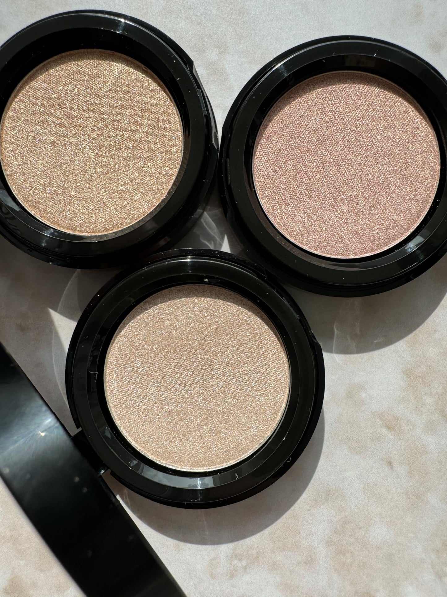 Sandstone Scandinavia Hypoallergenic Powder Highlighter (Golden Champagne)