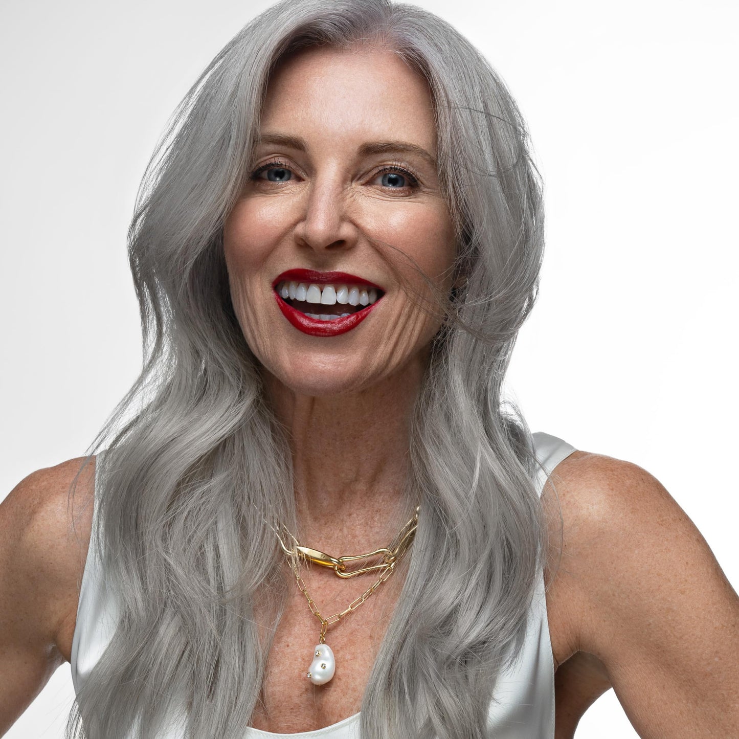 AGE beautiful Brightening Shampoo for Silver & Gray Hair, Clarifying Wash with CoQ10 + Charcoal, Removes Mineral Build-Up & Pollution for Bright, Shiny Hair, Sulfate-Free, Color-Safe