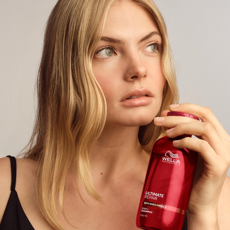Wella Professionals ULTIMATE REPAIR Shampoo for Damaged Hair | Replenishes and Repairs | 33.8 Fl Oz - Packaging May Vary