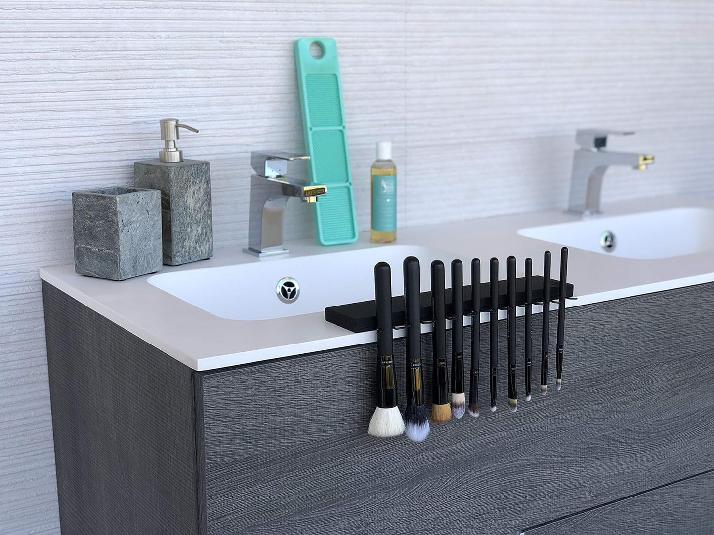 Makeup Brush Cleaner - Quickly Cleans & Protects Brushes | Plant-Derived Ingredients, No Residue