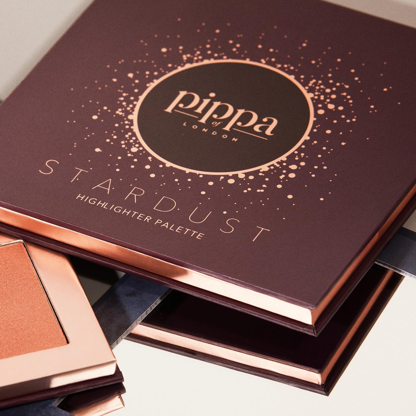 Pippa of London Stardust Highlighter Palette 382 Make Up for Cheeks and Face with 4 Luxury Highlighters in a Rose Copper Case with Mirror
