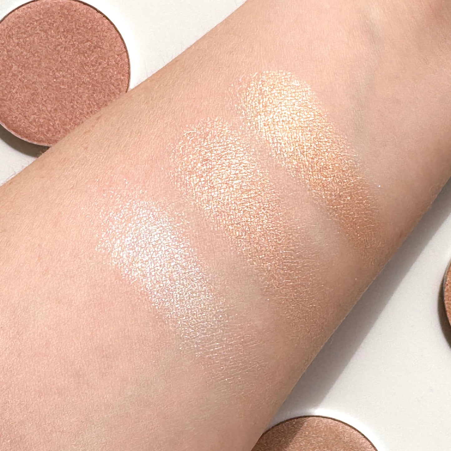Sandstone Scandinavia Hypoallergenic Powder Highlighter (Golden Champagne)