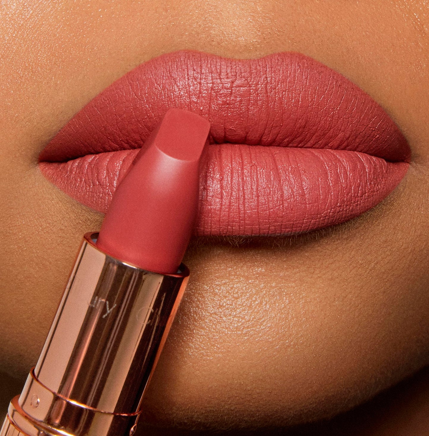 Charlotte Tilbury Matte Revolution Lipstick - Long Lasting, Matte Lipstick with Buildable Color & Lip-Loving Ingredients - Creamy, Easy to Blend Formula - Sexy Sienna