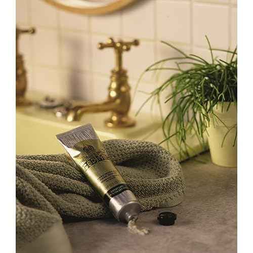 The Body Shop Hemp Hand Protector ? Protecting & Hydrating Care for Ultra Dry Hands ? 1 oz